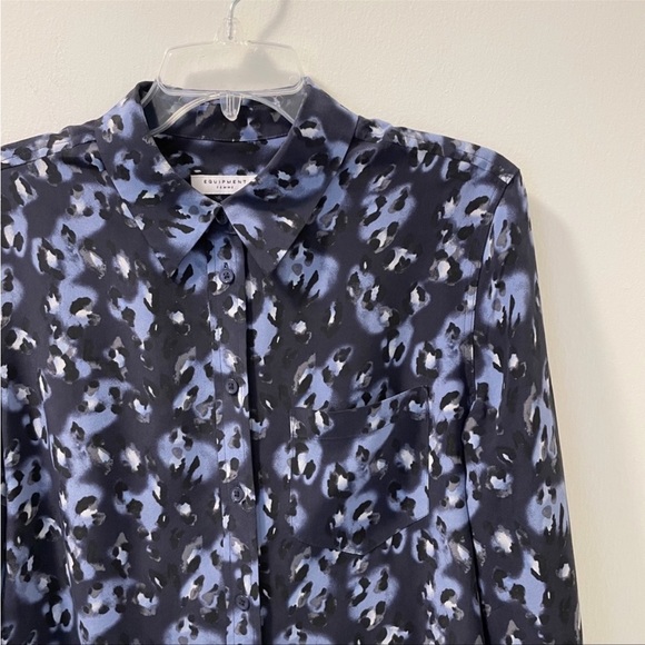 EQUIPMENT 100% SILK BLUE PRINT LONG SLEEVE REESE BLOUSE - Picture 4 of 5
